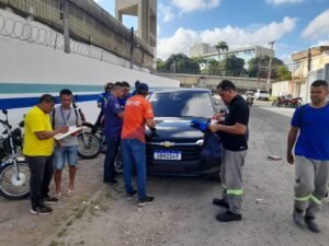 Trabalhadores terceirizados da Cagece fazem protesto contra a Ambiental Ceará