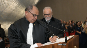 Cearense Teodoro Silva Santos toma posse como ministro do STJ ao lado de Afrânio Vilela e Daniela Teixeira