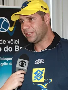 Marcelo Negrão pede apoio para não deixar parar o vôlei da Rede Cuca