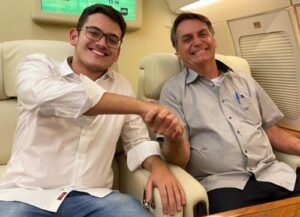 Bolsonaro virá para a campanha eleitoral de 2024 no Ceará, avisa Carmelo Neto