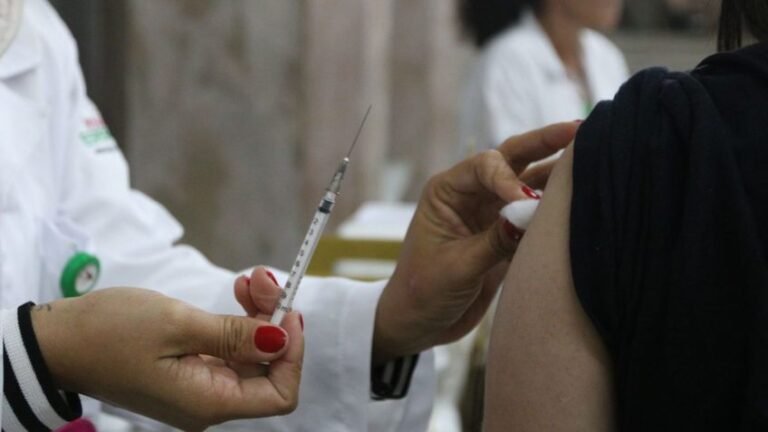 Ministério atualiza gestores e profissionais sobre normas em vacinas