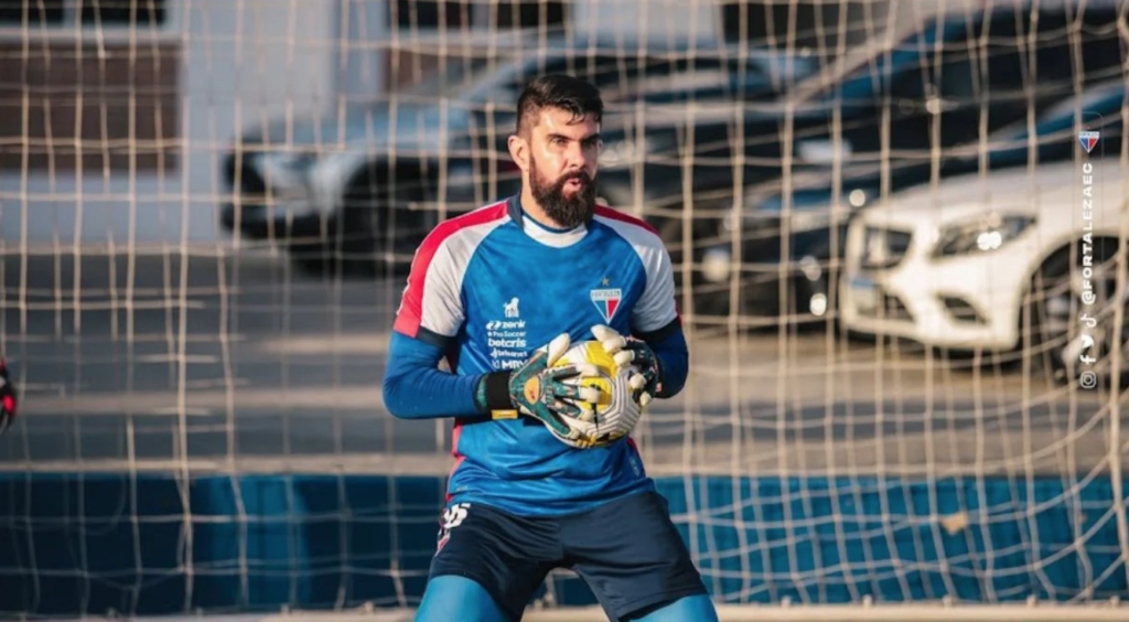 Fernando Miguel, novo goleiro do Ceará, enfrenta o ex-clube. Crédito: Mateus Lotif/FEC