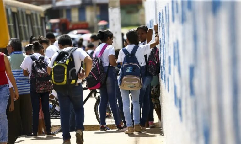 Serviços privados de educação e saúde terão imposto reduzido em 60%