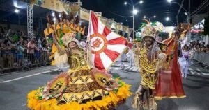 Maracanaú realiza desfile de escolas de samba e agremiações no Acaracuzinho