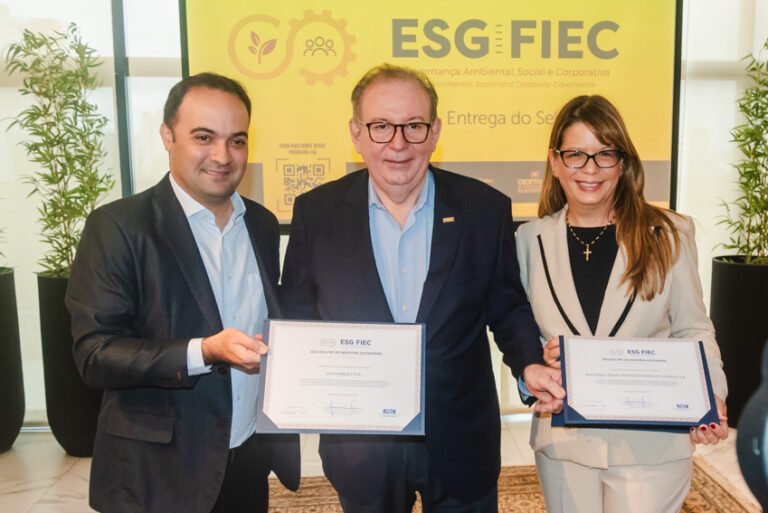 Ricardo Cavalcante entrega Selo ESG-FIEC à Durametal e Naturágua