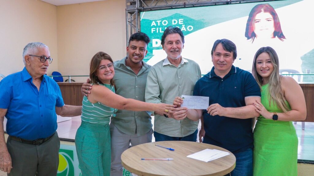 Eunício comemora a filiação do ex-prefeito Dr. Dagmauro e de vereadores 6 Blog do Eliomar
