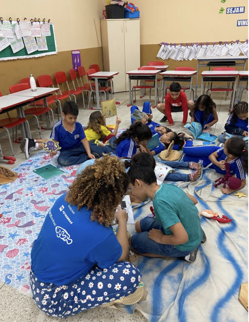 (As bibliotecas circulam em espaços públicos e são voltadas a crianças da primeira e segunda infância // Foto: Arquivo pessoal)