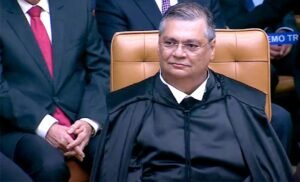 Dino mantém multa de Bolsonaro por impulsionamento irregular de propaganda eleitoral