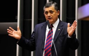Guimarães vai cobrar do governo federal medidas duras contra a Enel Ceará