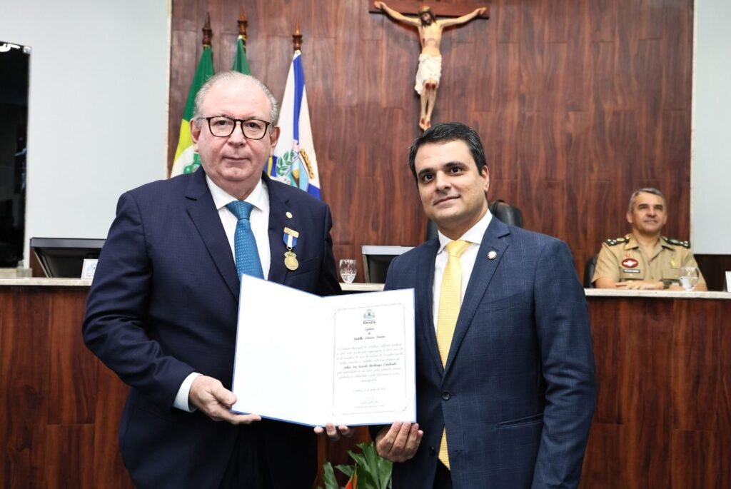 Ricardo Cavalcante recebe Medalha Boticário Ferreira da Câmara Municipal de Fortaleza 1 Blog do Eliomar