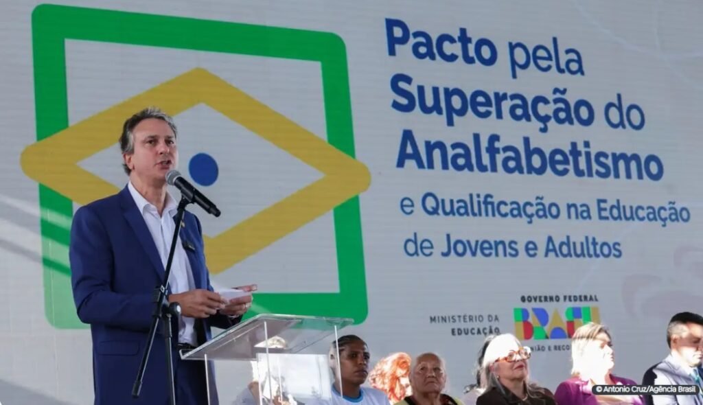 Governo faz pacto para alfabetizar brasileiros com mais de 15 anos 8 Blog do Eliomar