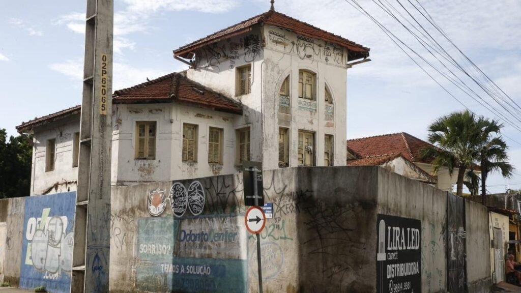 Mais um patrimônio histórico de Fortaleza é alvo de demolição 5 Blog do Eliomar