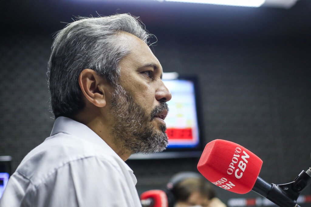 "O maior erro é eu ficar pensando em reeleição", diz Elmano após anunciar minirreforma na equipe 9 Blog do Eliomar