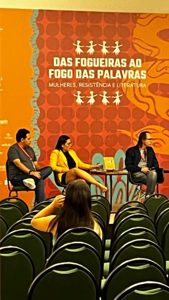 Como nasce um livro? - Por Mirelle Costa 6 (Eu, Mirelle Costa, Fábio Lucas e Kelly Garcia)
