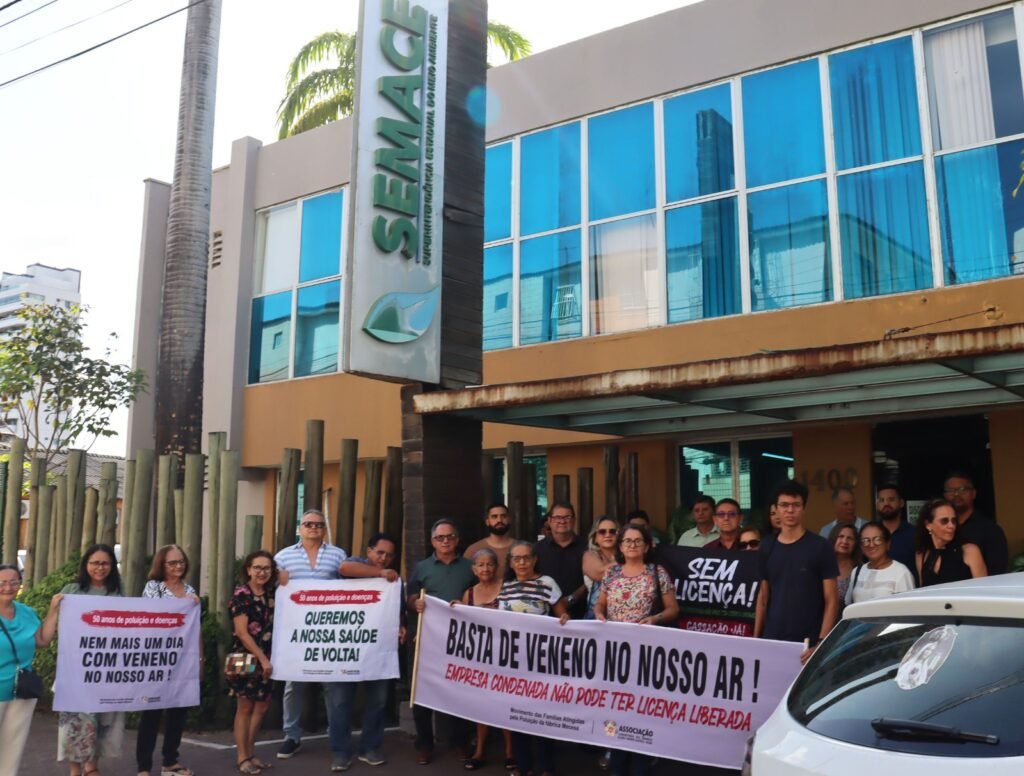 Moradores vão à Semace cobrar medidas contra poluição de fábrica 5 Blog do Eliomar