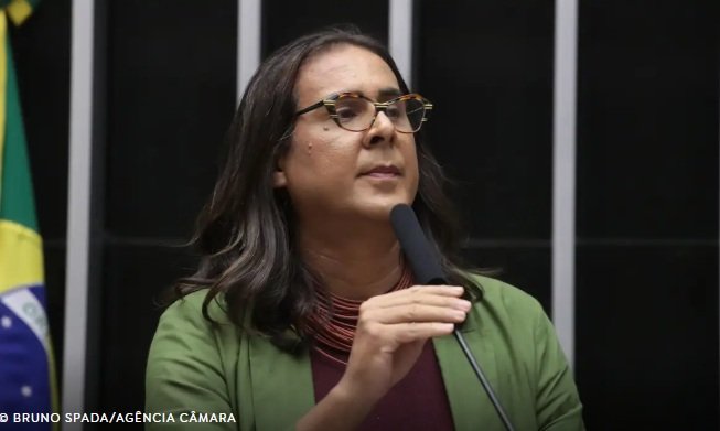 EUA não reconhecem gênero trans e emitem passaporte de deputada brasileira como "masculino" 4 Blog do Eliomar