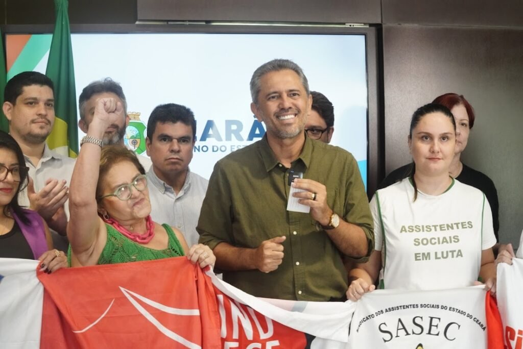 Elmano anuncia pagamento do retroativo do reajuste salarial dos servidores 2 Blog do Eliomar