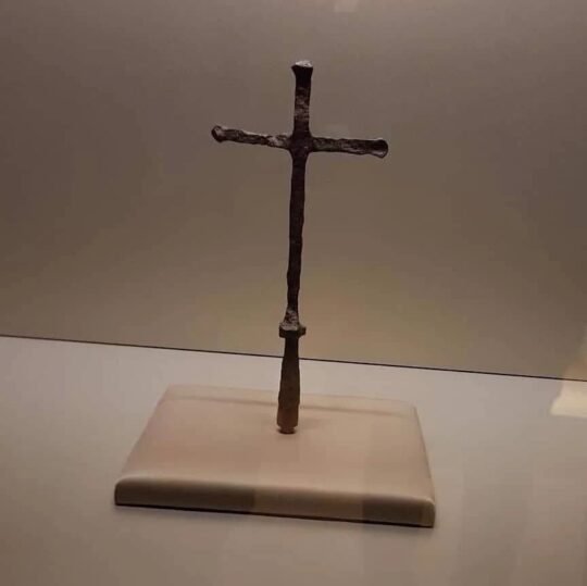 Cruz com mais de 500 anos marca homenagem à Primeira Missa no Brasil e também ao Papa Francisco 1 Blog do Eliomar