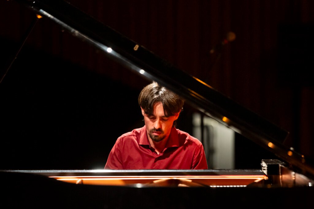 Pianista Bruno Hrabovsky retorna a Fortaleza com nova versão do “Rock ao Piano” 1 Blog do Eliomar