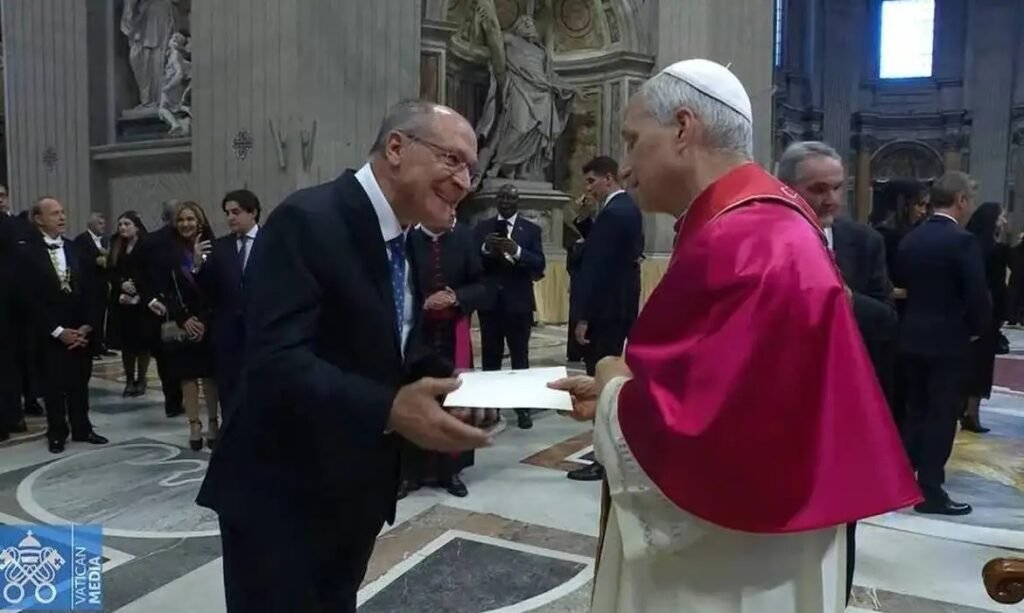 Alckmin entrega ao Papa convite para visitar o Brasil durante a COP30 2 Blog do Eliomar