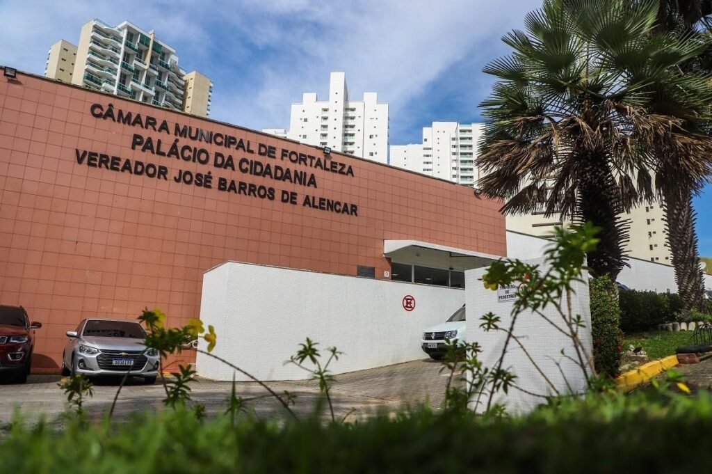 PubliEditorial - A Câmara de Fortaleza vive um novo momento 1 Blog do Eliomar