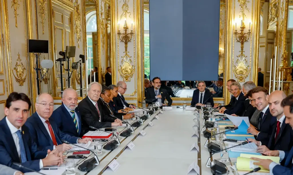 Macron pede inclusão de cláusulas-espelho para acordo UE-Mercosul 5 Blog do Eliomar