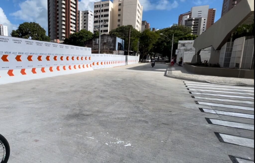 Metrofor - Tráfego de veículos está parcialmente liberado na Avenida Santos Dumont 3 Blog do Eliomar