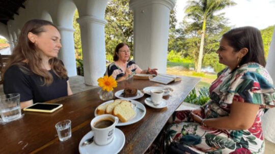 Café e história no Sítio São Luís - Por Mirelle Costa 13 (Renata, Claudia e eu. Foto: @juliaojuniortv)