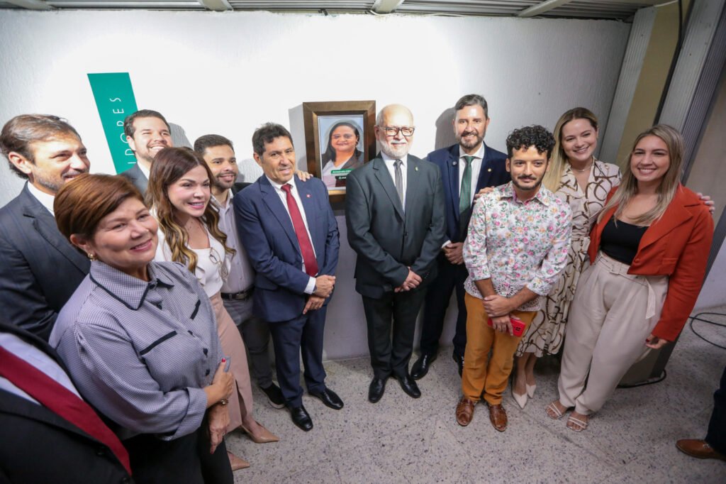 Aberta exposição “Alece 190 anos: a Casa do Povo” 8 Blog do Eliomar