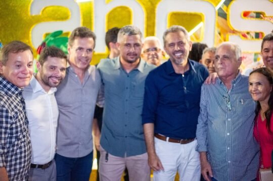 Governador Elmano de Freitas prestigia São João de Maracanaú 1 Blog do Eliomar