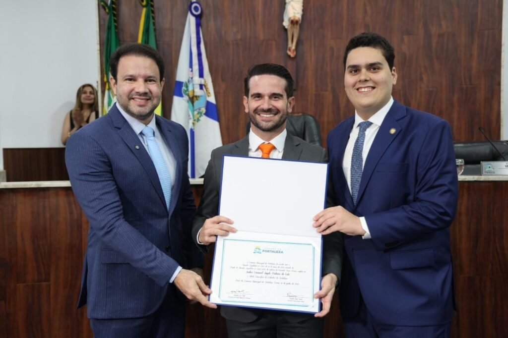 Emanuel ajuda a construir uma Fortaleza melhor para todos, diz Leo Couto, em título de cidadania 1 Blog do Eliomar