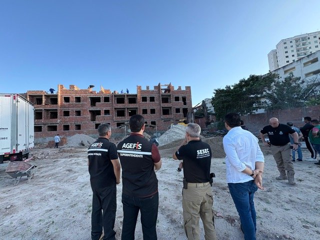 Agefis promove a demolição de construçao irregular em empreendimento no bairro Maraponga 8 Blog do Eliomar