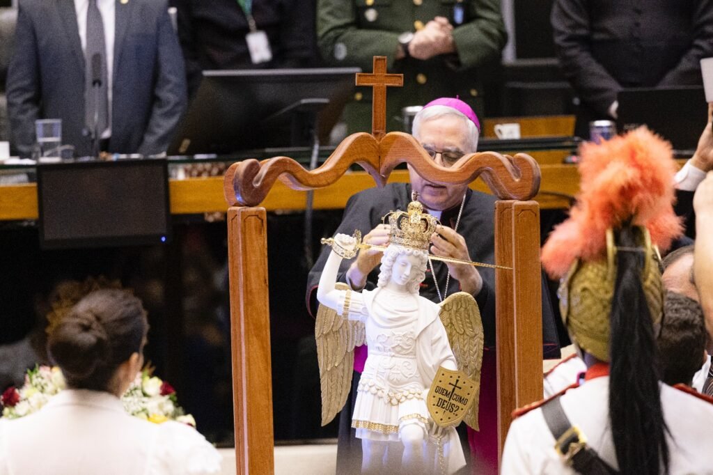 Fortaleza recebe nesta quarta a imagem peregrina de São Miguel Arcanjo 1 Blog do Eliomar