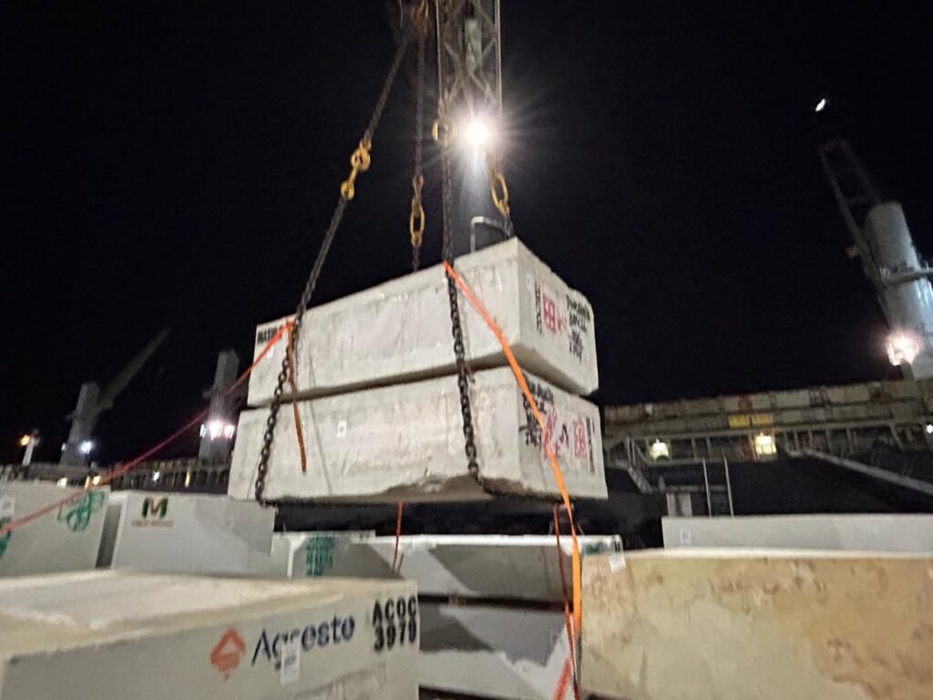 Porto do Pecém alcança marca histórica de 25 mil toneladas de granito 1 Blog do Eliomar