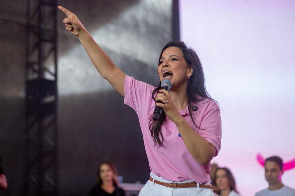 Priscila Costa, de olho no Senado, lota ginásio em Caucaia 2 Blog do Eliomar