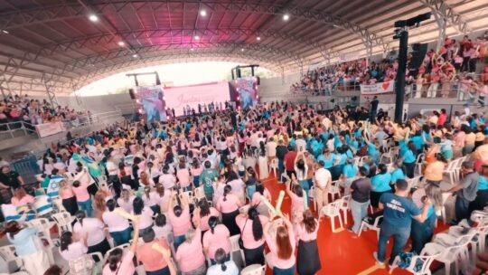 Priscila Costa, de olho no Senado, lota ginásio em Caucaia 1 Blog do Eliomar