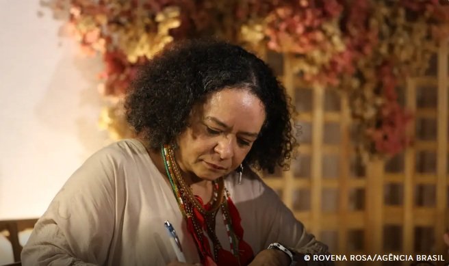 Ana Maria Gonçalves assume cadeira na Academia Brasileira de Letras 6 Blog do Eliomar