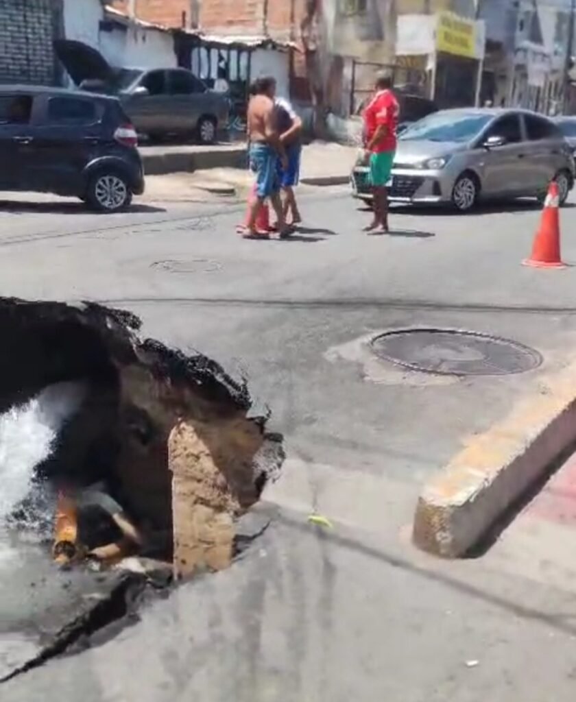 Cratera na Leste-Oeste assusta moradores do Pirambu neste domingo 3 Blog do Eliomar