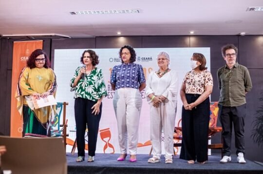 “A Literatura restitui a humanidade” - Por Mirelle Costa 1 Blog do Eliomar