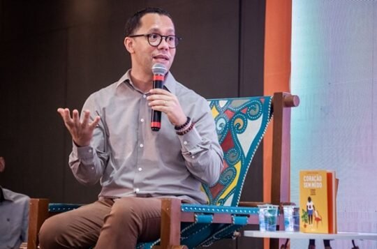 “A Literatura restitui a humanidade” - Por Mirelle Costa 2 Blog do Eliomar