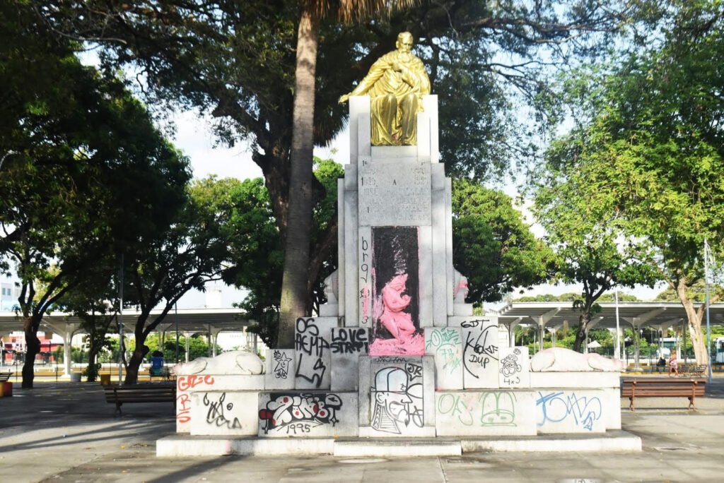 "Monumento em clima de abandono" - Por Eliézer Rodrigues 4 Blog do Eliomar