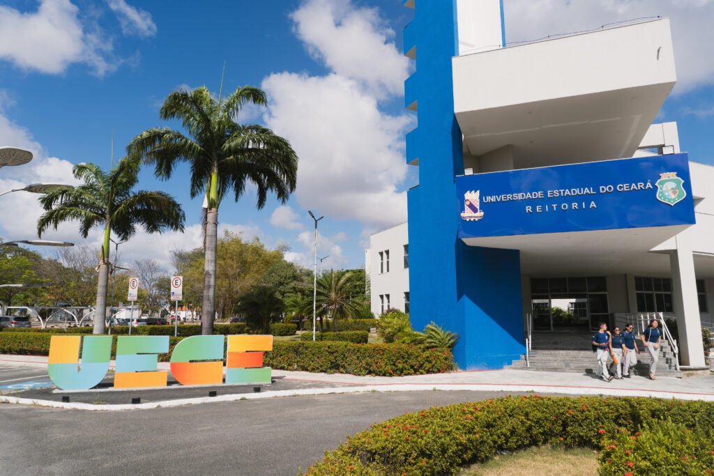 UeceVest oferta 460 vagas em cursinho pré-vestibular 1 Blog do Eliomar