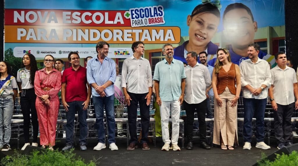 Ao lado de Cid, Camilo e Elmano inauguram escola e distribuem tablets em Pindoretama 8 Blog do Eliomar