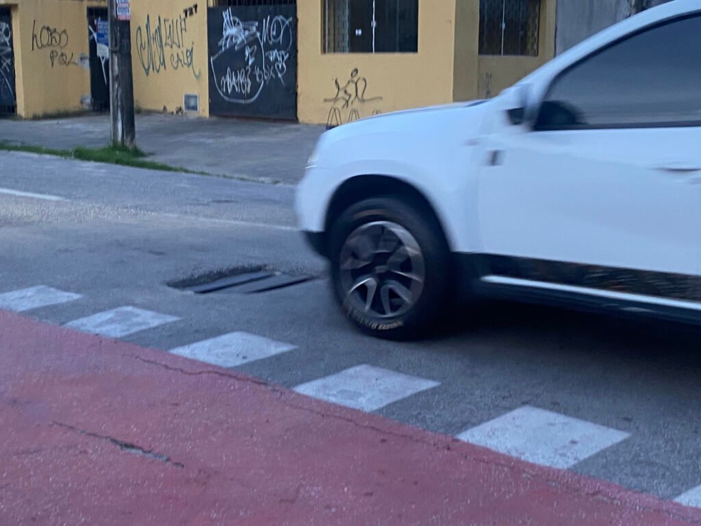 Quem resolve este desnivelamento no asfalto? 8 Blog do Eliomar