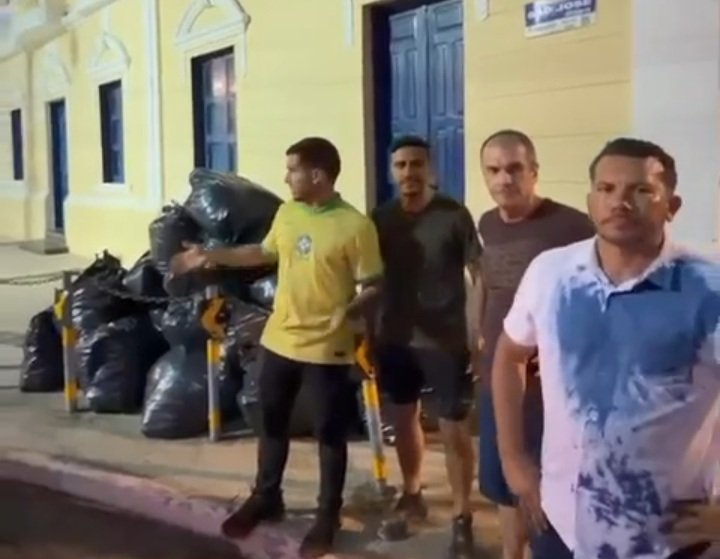 "Ele não lacrou, ele foi lacrado", diz Evandro sobre lixo do André Fernandes 5 Blog do Eliomar