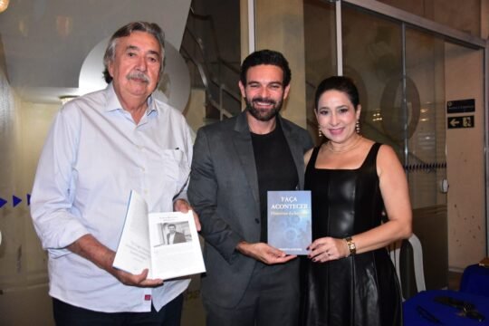Ernesto Antunes, articulista do Blogdoeliomar, lança livro em ato festivo 1 Blog do Eliomar