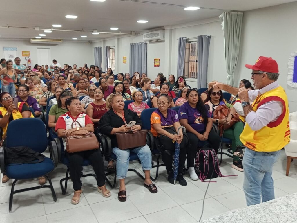 Merendeiras das escolas públicas de Fortaleza cobram adicional de insalubridade 2 Blog do Eliomar